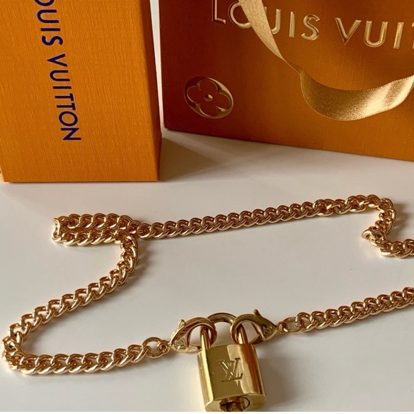 LOUIS VUITTON POLISHED AUTHENTIC LOCK & KEY ON LV CHAIN - UNISEX - Picture 4 of 7